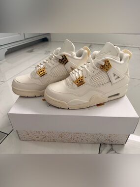 Jordan Women’s Air Jordan 4 Retro Sail with Metallic Gold Accents (8.5)
